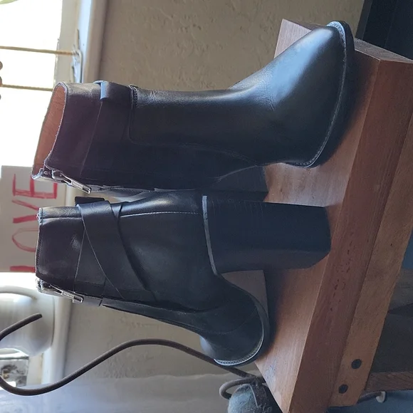 Madewell Black Leather Boots - Picture 4 of 12